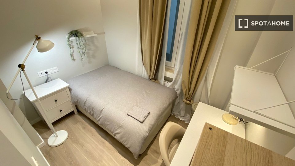 Double room Madrid, 6 beds — photo 4