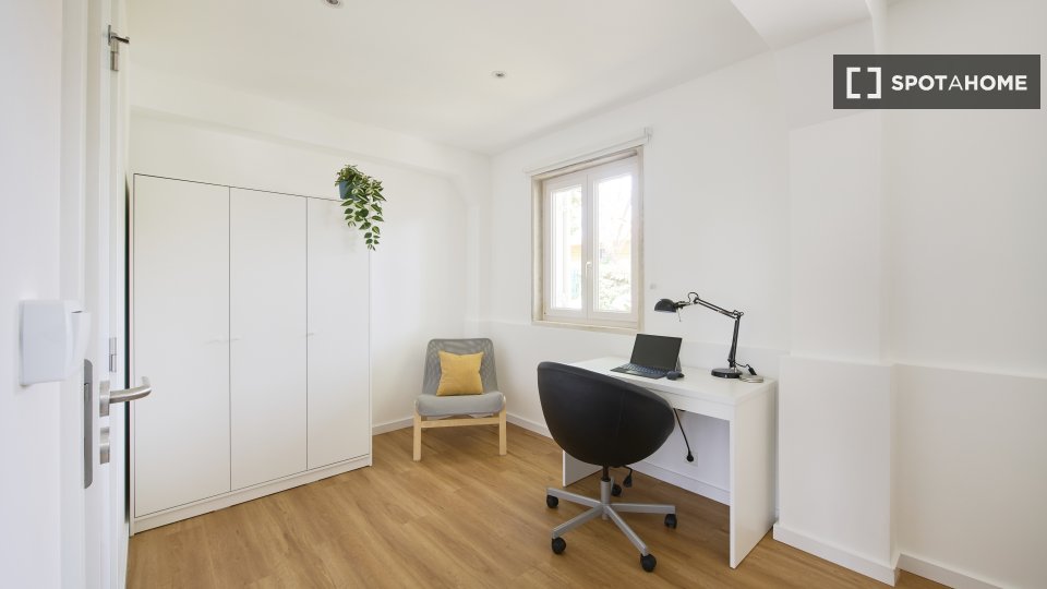 Double room Lisbon, 6 beds, 150m² — photo 8