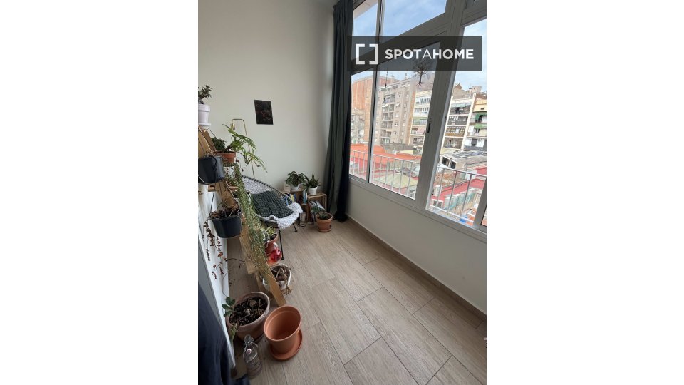 Double room Barcelona, 3 beds, 32m² — photo 2