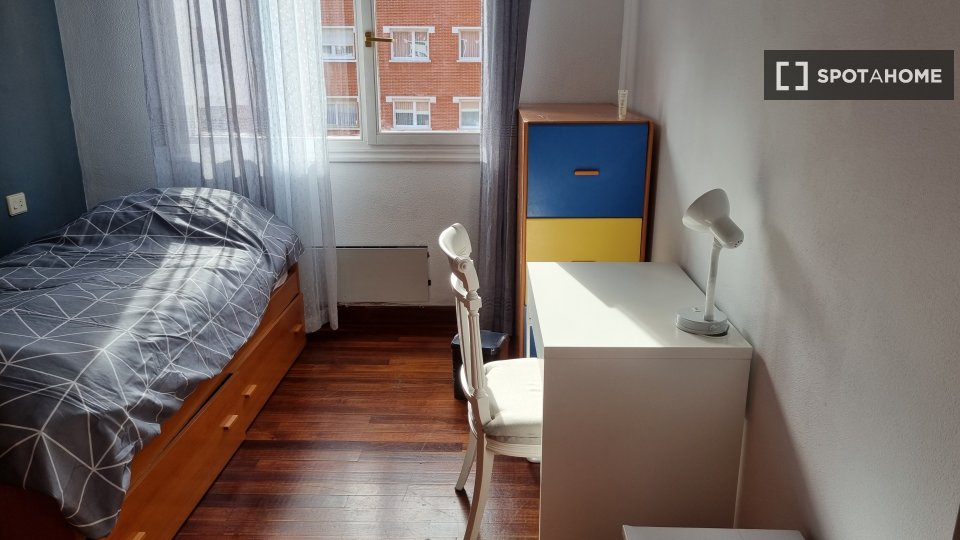 Camera in appartamento condiviso a Bilbao - a Bilbao