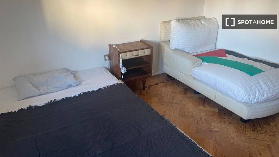 Double room Lisbon, 2 beds, 70m² — photo 2