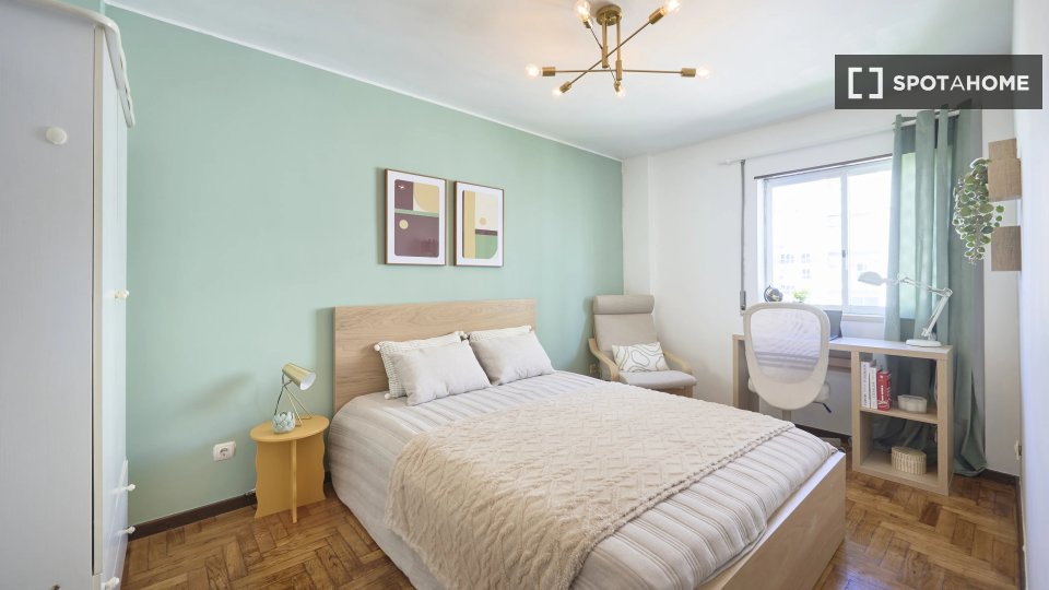 Double room Lisbon, 5 beds — photo 1