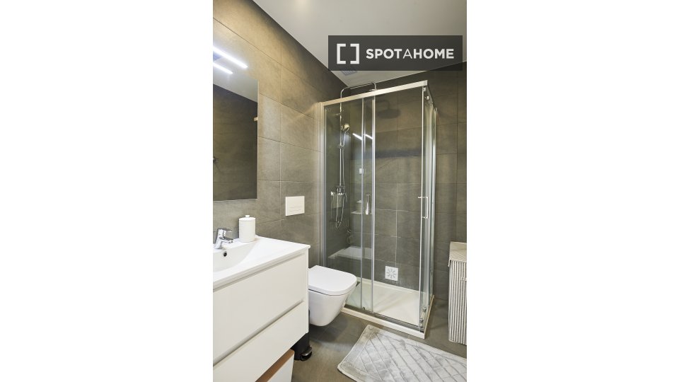 Apartment Lisbon, 2 beds, 61m² — photo 13