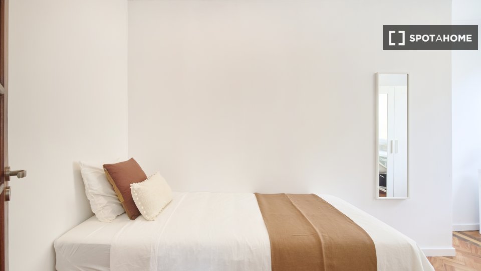 Double room Lisbon, 9 beds — photo 21