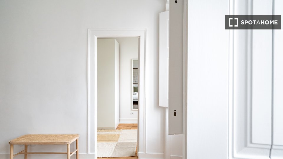 Apartment Lisbon, 2 beds, 70m² — photo 13