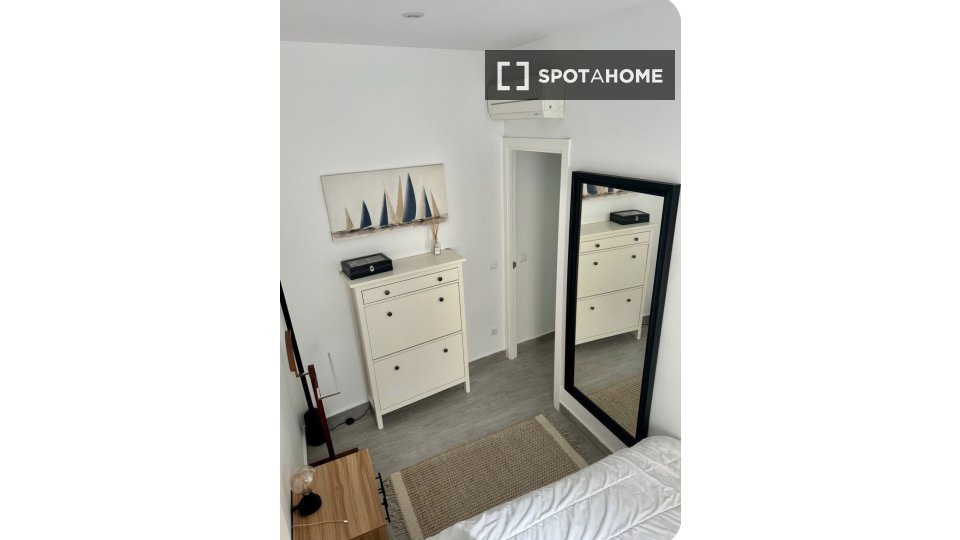 Habitación en piso compartido en Almagro, Madrid.