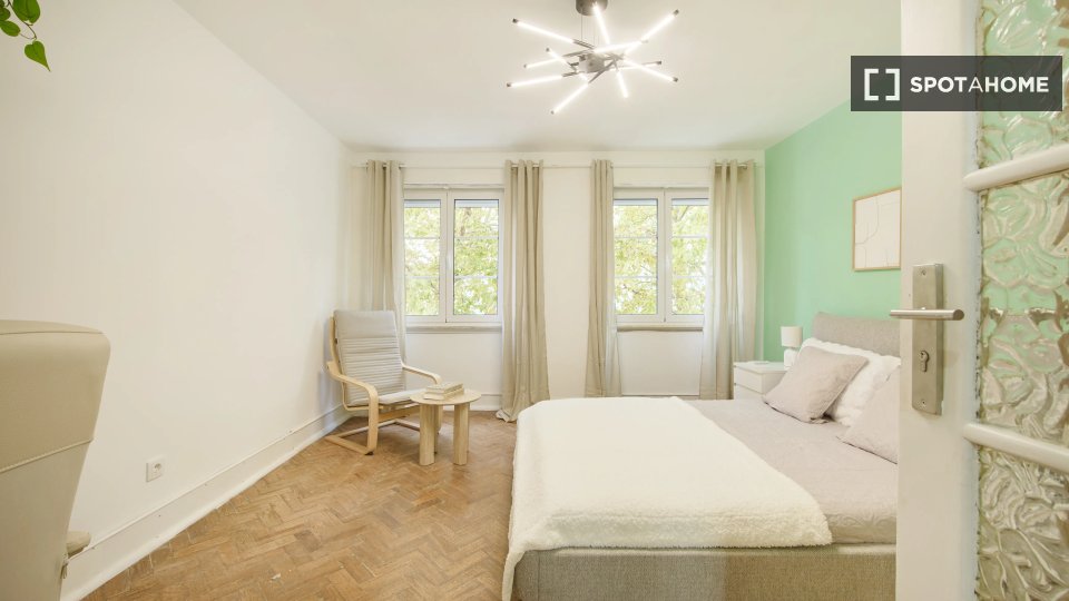 Double room Lisbon, 6 beds — photo 1