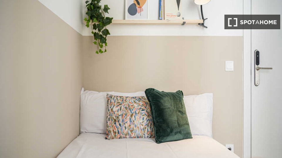 Double room Madrid, 16 beds — photo 35