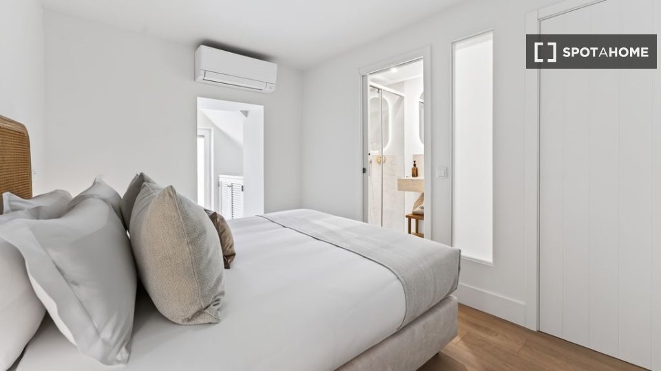 Apartment Lisbon, 1 bed — photo 16