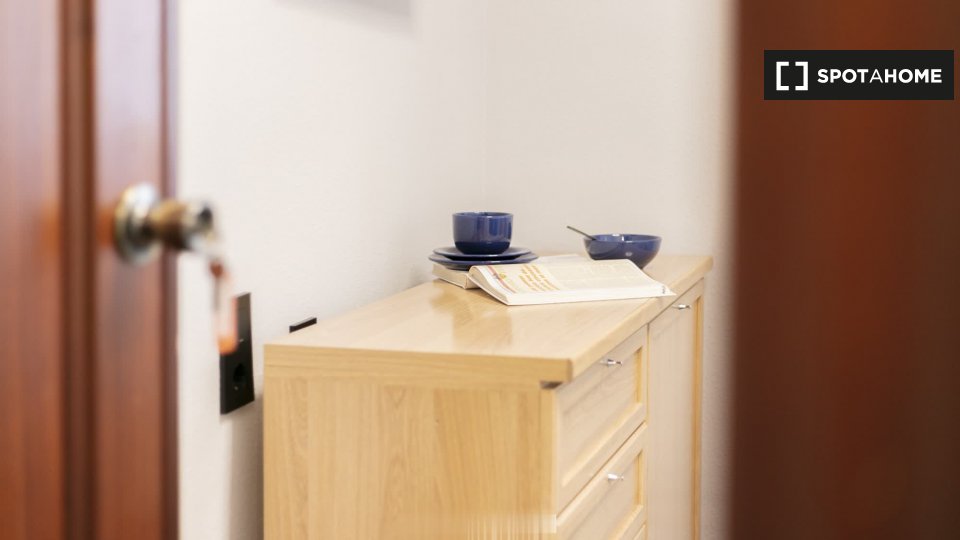 Double room Valencia, 5 beds, 110m² — photo 4