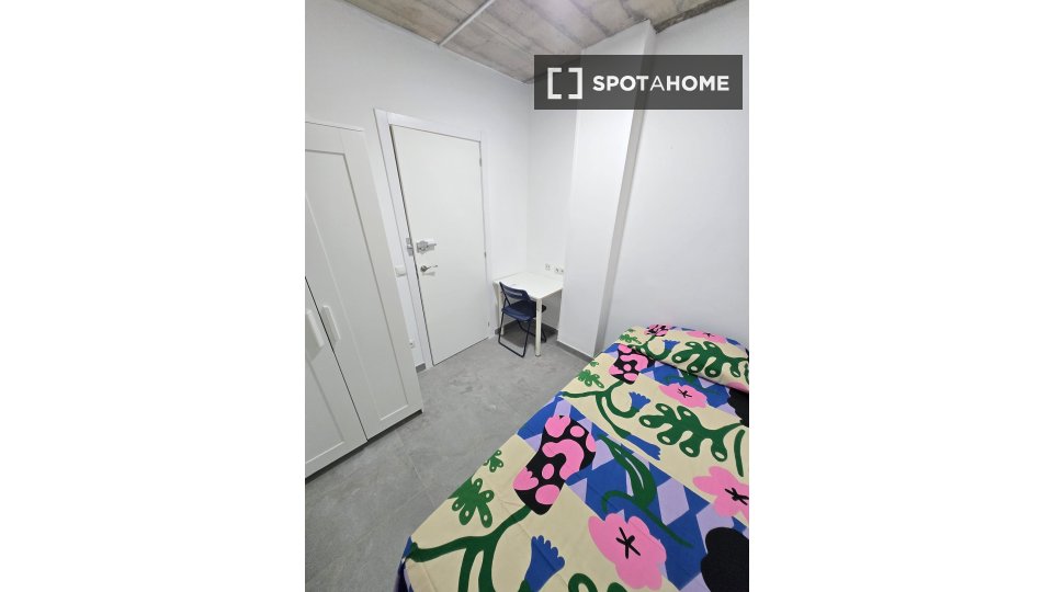 Double room Valencia, 5 beds, 85m² — photo 9