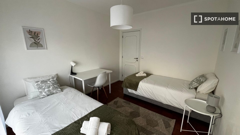 Double room Porto, 3 beds, 80m² — photo 3