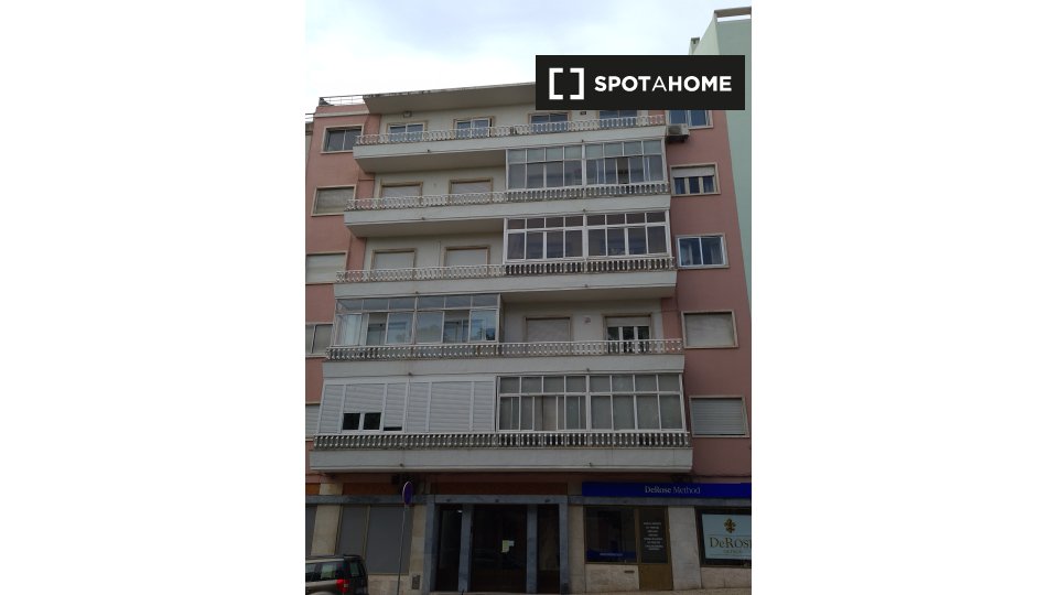 Apartment Lisbon, 2 beds, 80m² — photo 18