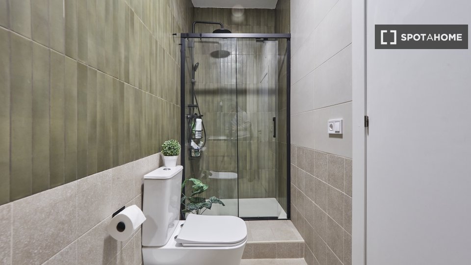Double room Valencia, 3 beds, 140m² — photo 8