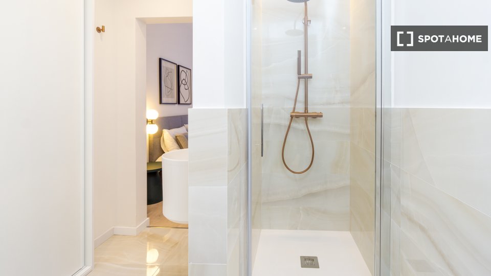 Apartment Barcelona, 4 beds, 110m² — photo 10