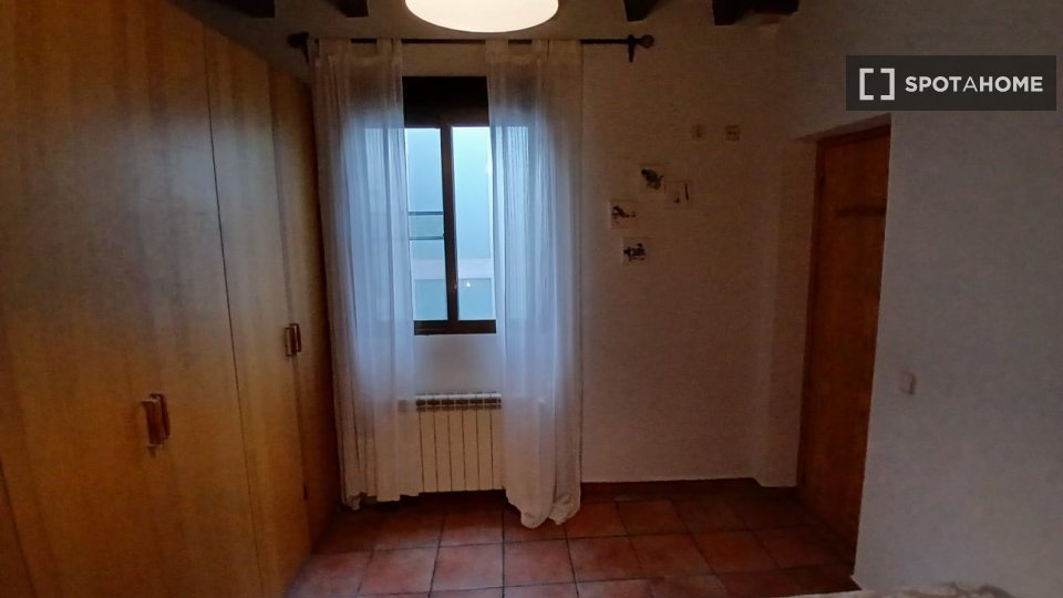 Double room Madrid, 2 beds — photo 7