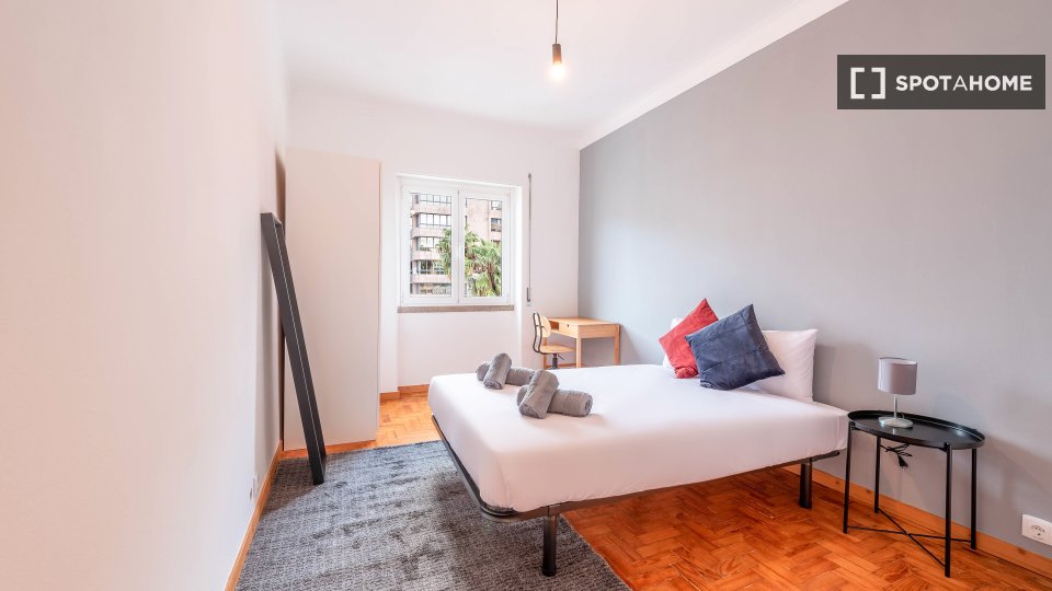 Double room Lisbon, 5 beds, 103m² — photo 18