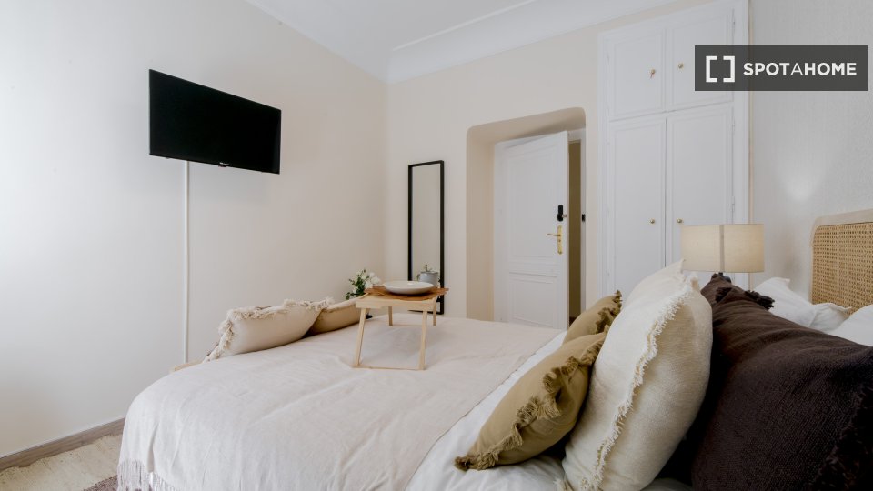 Double room Madrid, 7 beds, 200m² — photo 16