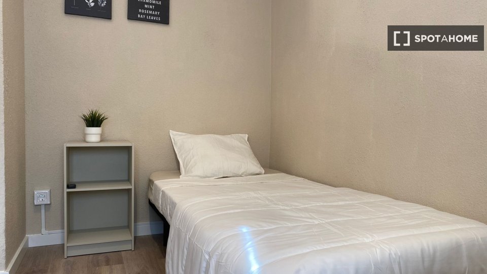 Double room Madrid, 4 beds — photo 4
