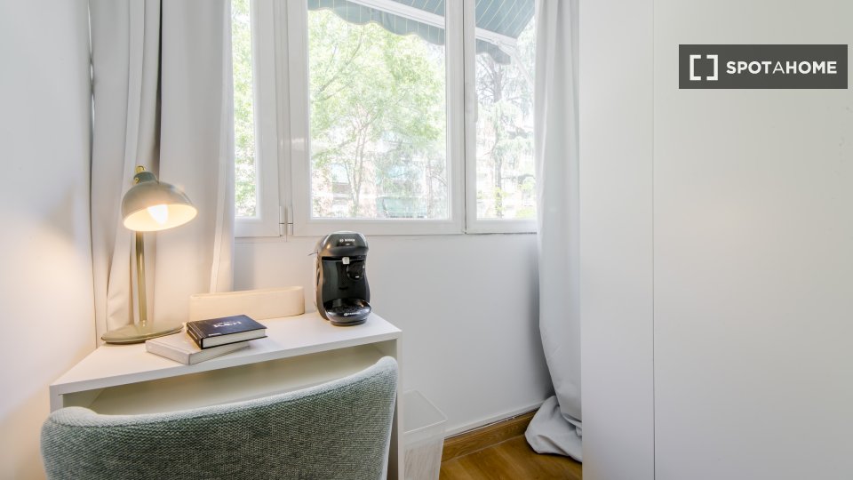Double room Madrid, 6 beds — photo 12