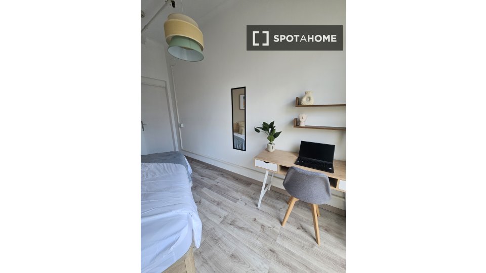 Double room Barcelona, 10 beds, 220m² — photo 12