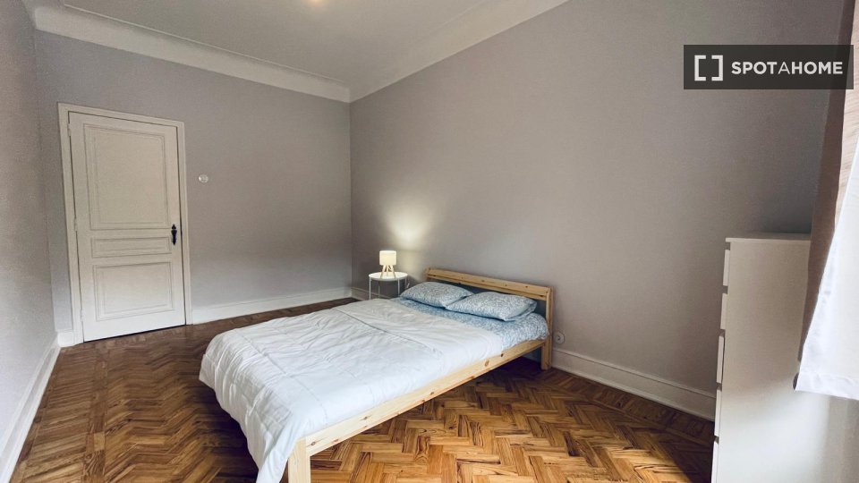Double room Lisbon, 6 beds, 20m² — photo 6