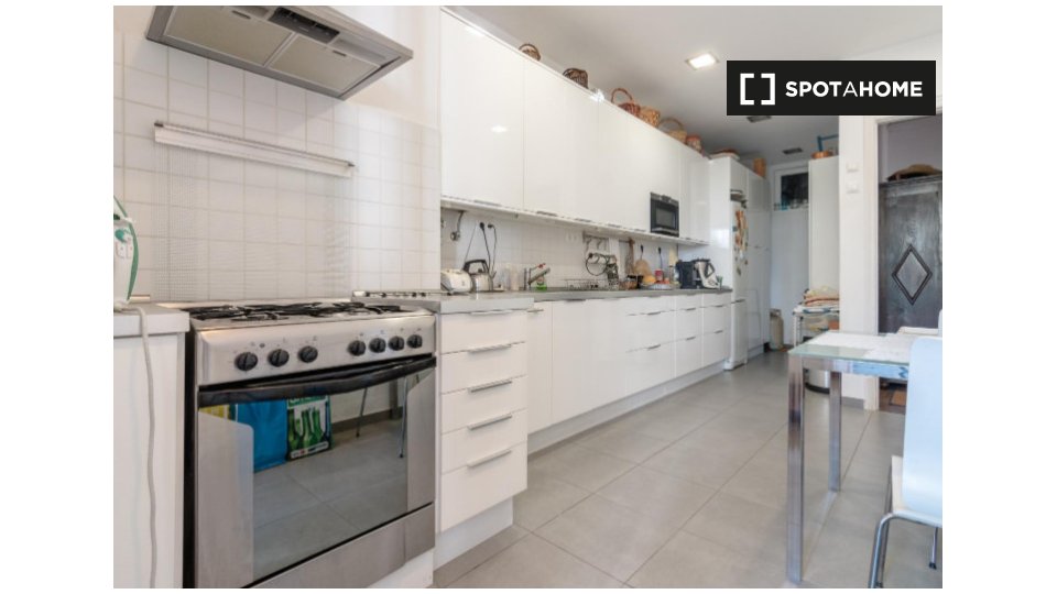 Double room Lisbon, 6 beds — photo 8