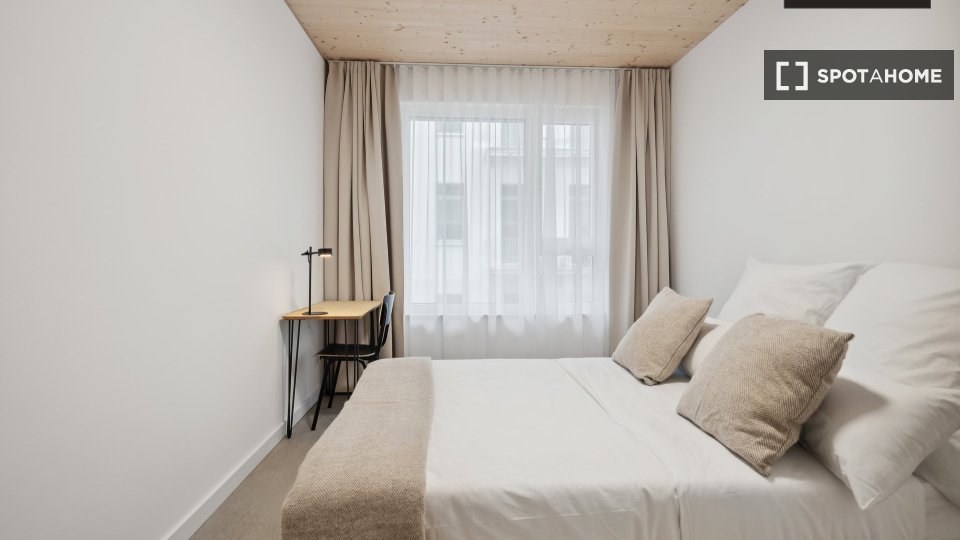 Double room Berlin, 3 beds, 67m² — photo 7