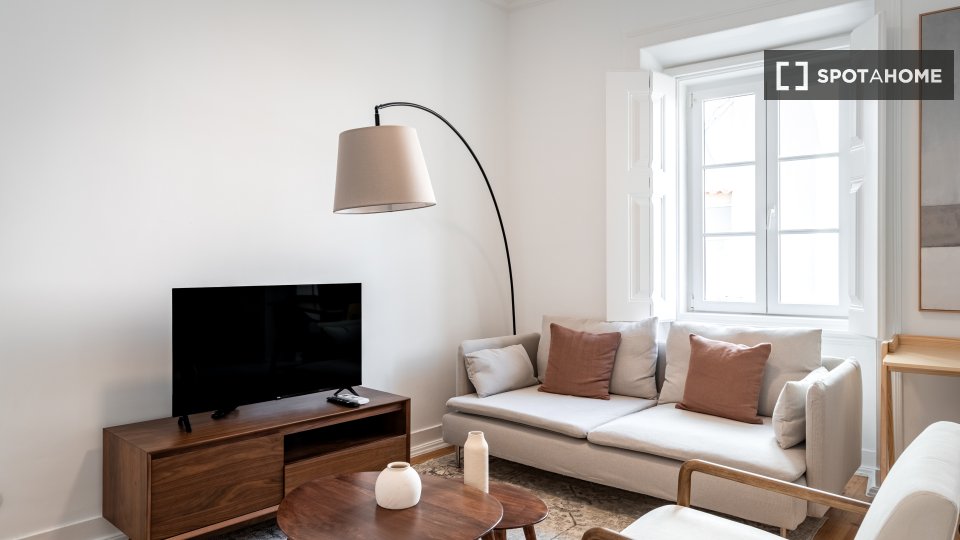 Apartment Lisbon, 2 beds, 70m² — photo 1