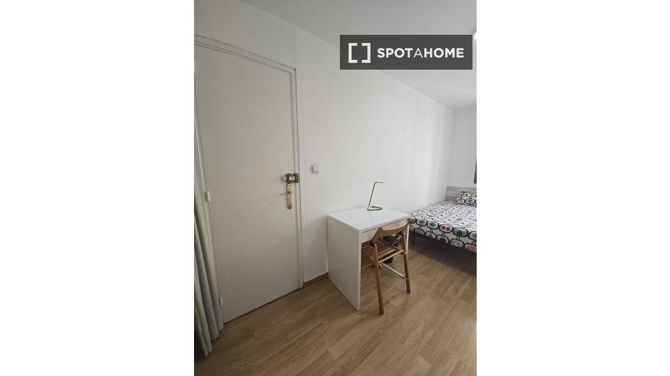Double room Barcelona, 4 beds — photo 27