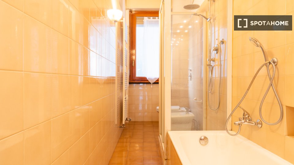 Double room Milan, 4 beds — photo 17