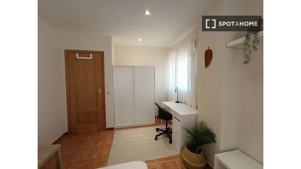 Double room Madrid, 5 beds — photo 9