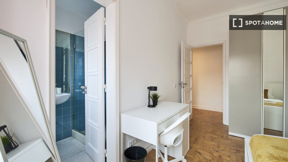 Double room Lisbon, 9 beds — photo 31