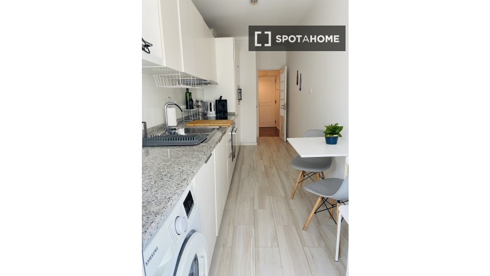 Apartment Lisbon, 2 beds, 70m² — photo 4