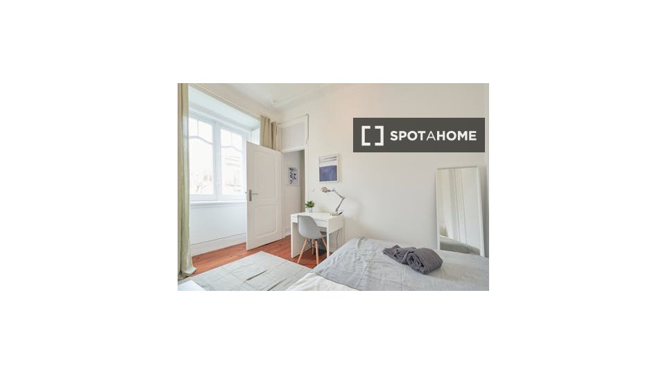 Double room Lisbon, 6 beds — photo 10