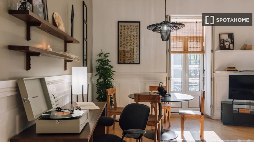 Apartment Lisbon, 2 beds, 115m² — photo 13