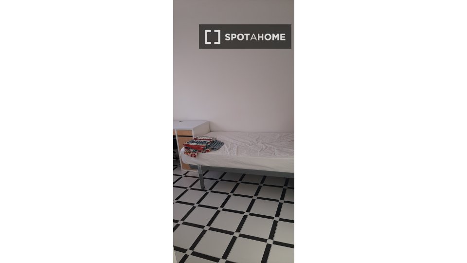 Double room Granada, 4 beds, 80m² — photo 3