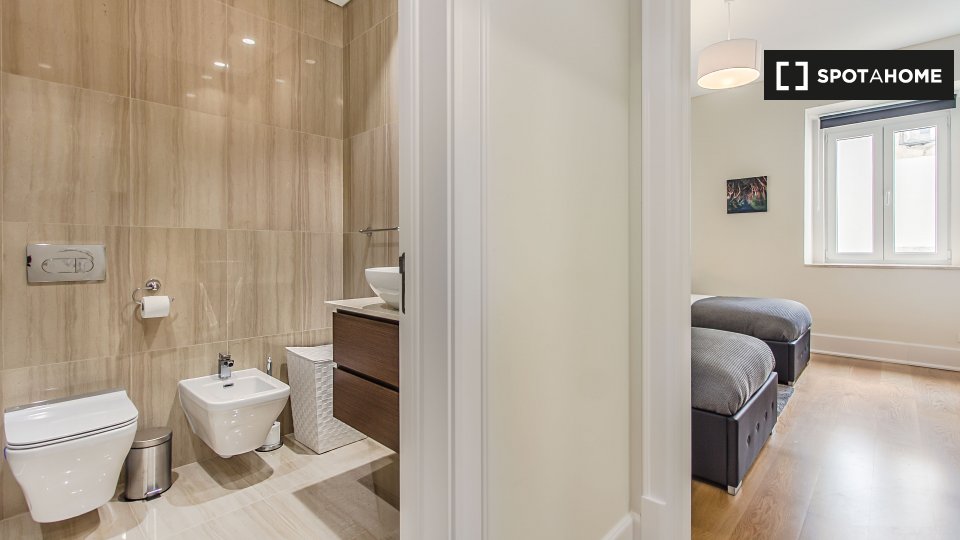 Apartment Lisbon, 2 beds, 95m² — photo 23