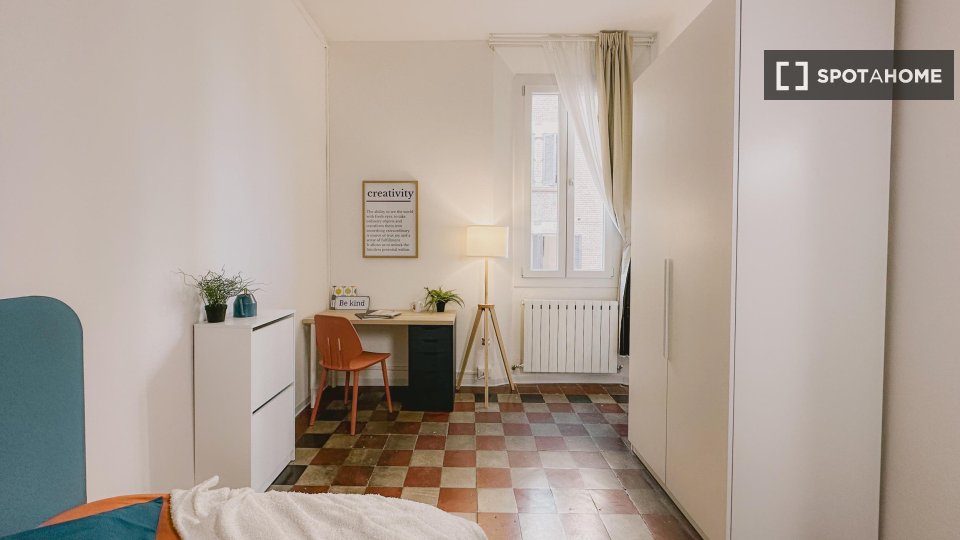 Double room Bologna, 3 beds — photo 5