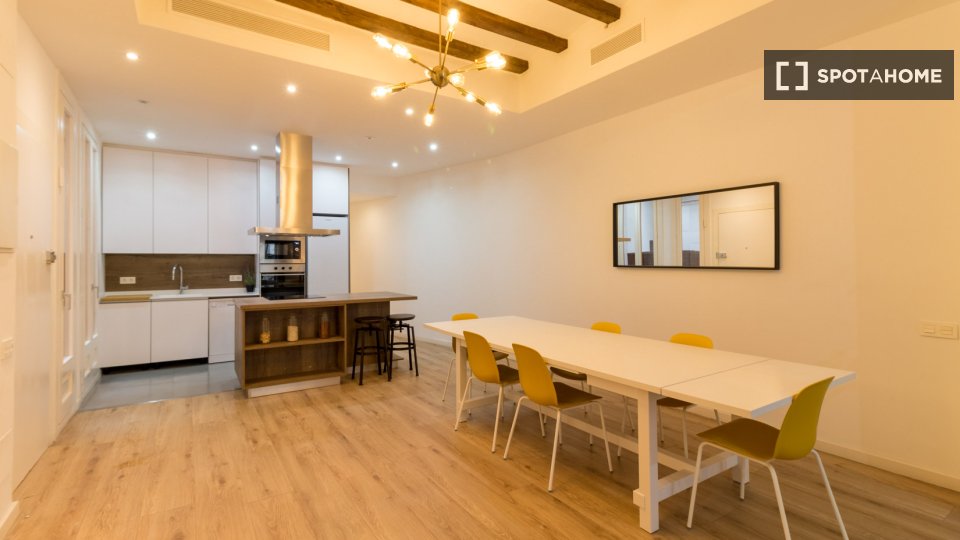 Apartment Barcelona, 3 beds, 140m² — photo 1