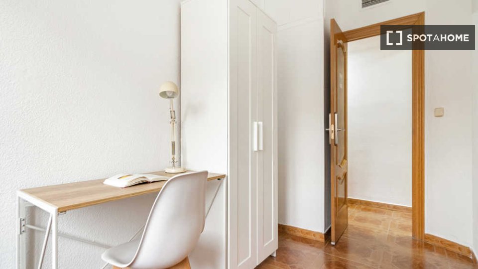 Double room Madrid, 6 beds — photo 47