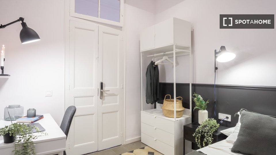 Double room Barcelona, 16 beds, 380m² — photo 17