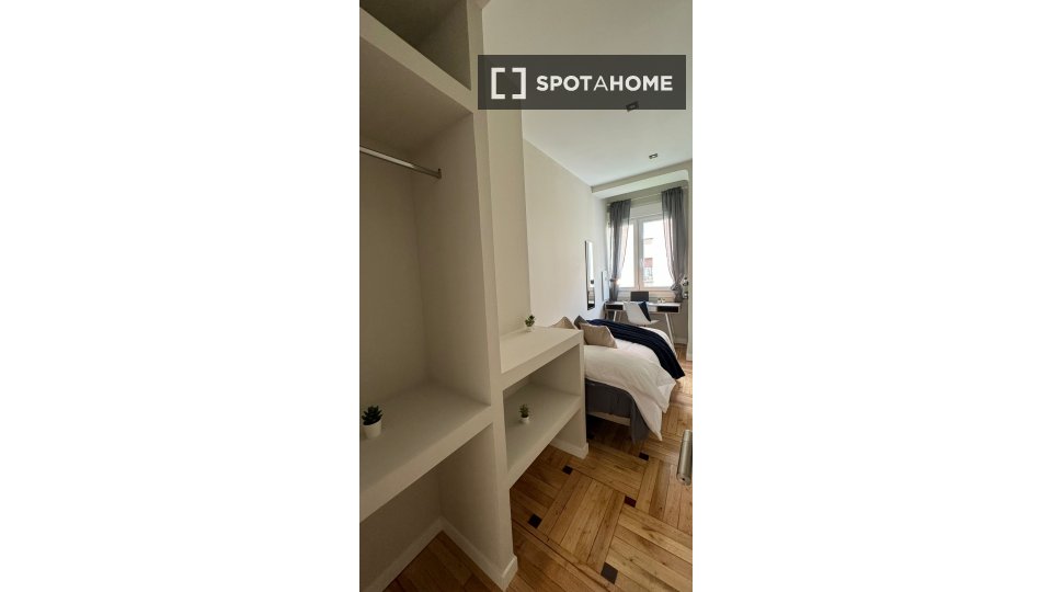 Double room Madrid, 8 beds, 139m² — photo 24
