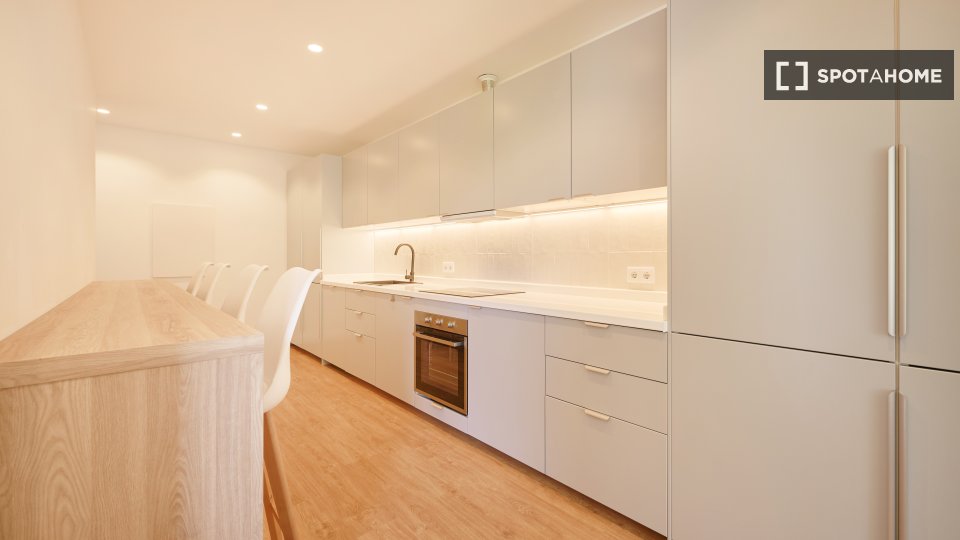 Double room Lisbon, 4 beds — photo 12