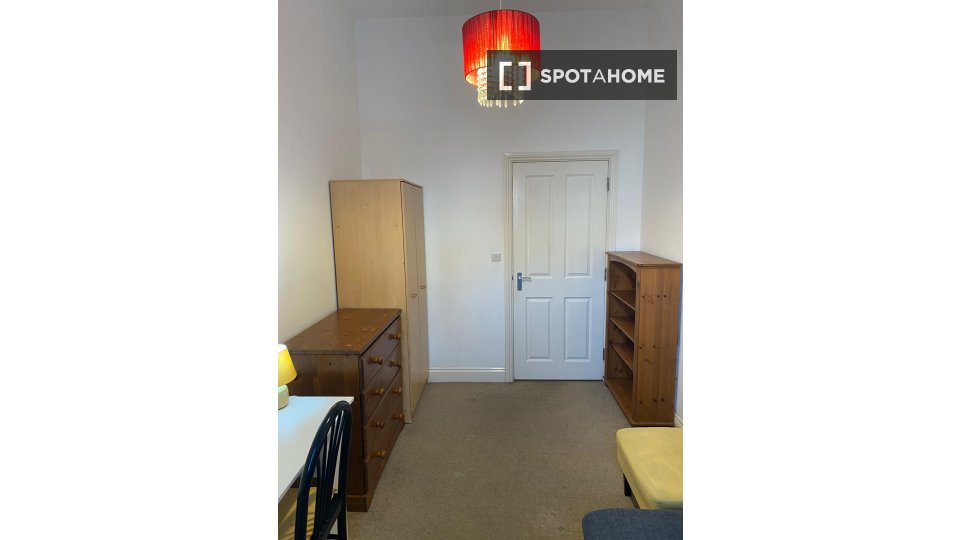 Double room London, 3 beds, 92m² — photo 22