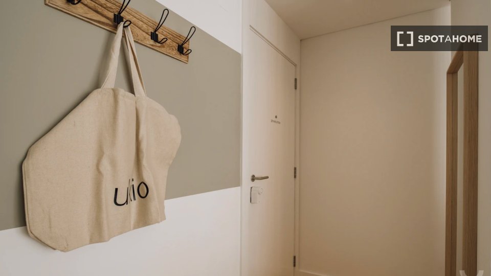 Apartment Lisbon, 1 bed, 57m² — photo 1