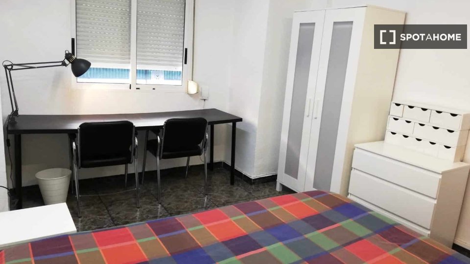 Double room Valencia, 3 beds — photo 7