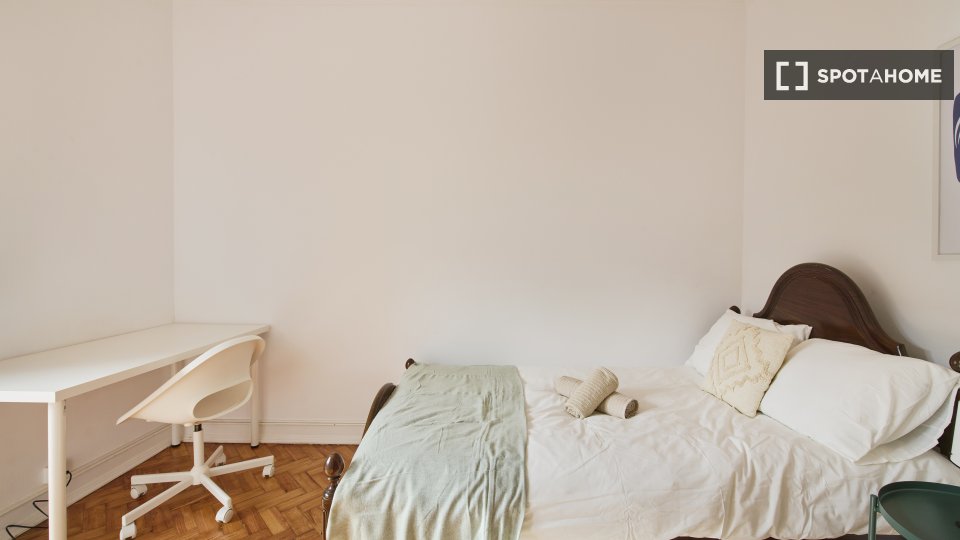 Double room Lisbon, 6 beds — photo 10