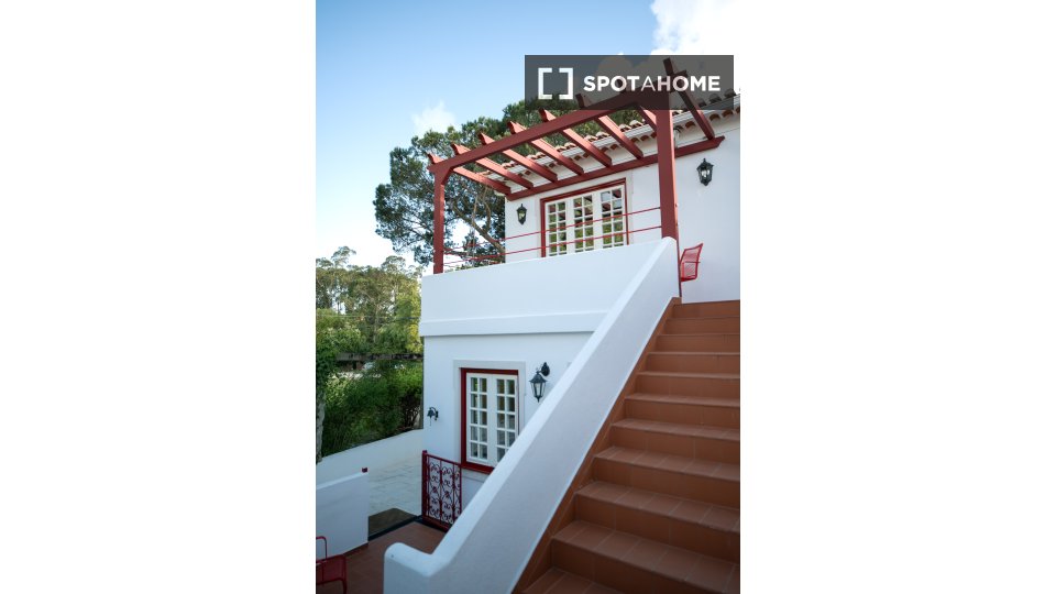 Apartment Lisbon, 2 beds, 85m² — photo 11