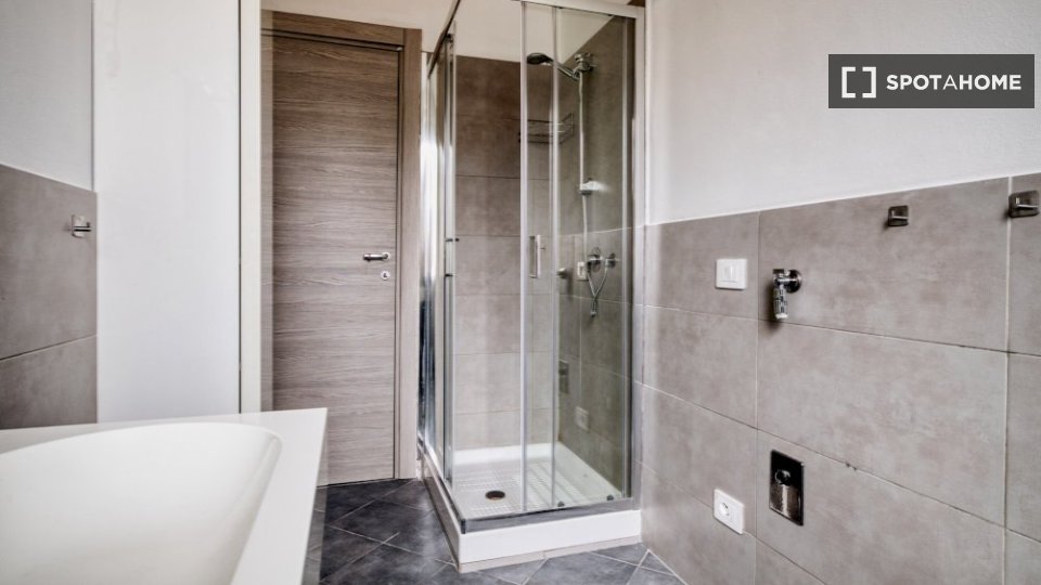 Double room Milan, 2 beds — photo 18